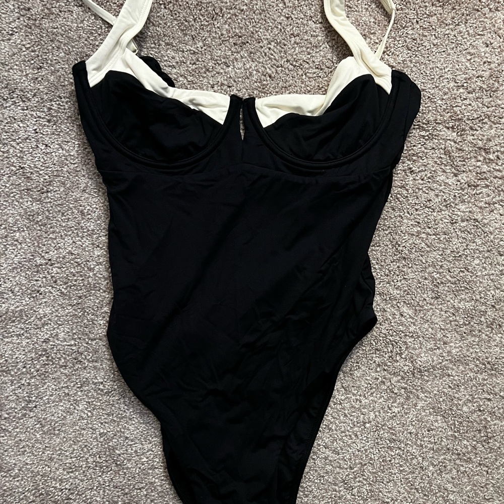 CLOVELLY ONE PIECE - BLACK/IVORY
 Swimsuit